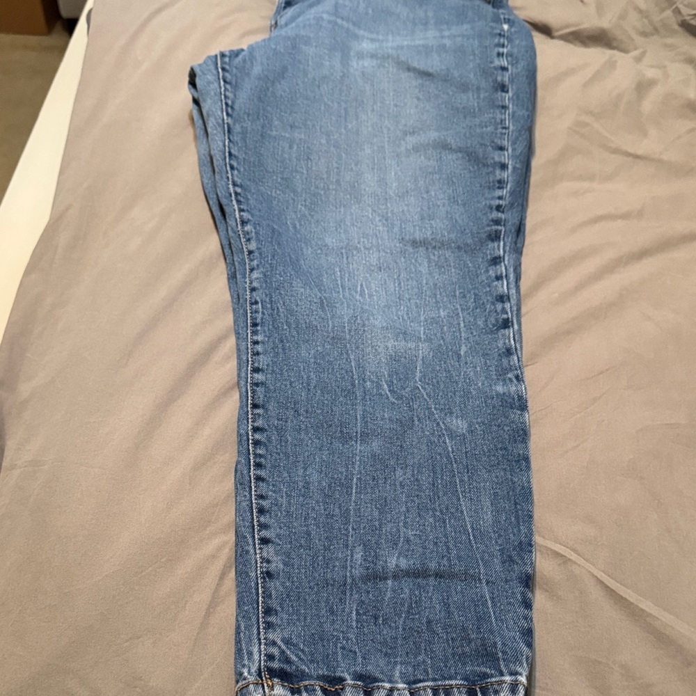 Old Navy Women's Straight Leg Jeans in Blue